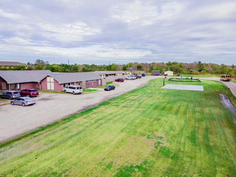 4227 Old Chocolate Bayou Rd, Manvel, TX for sale - Building Photo - Image 3 of 4
