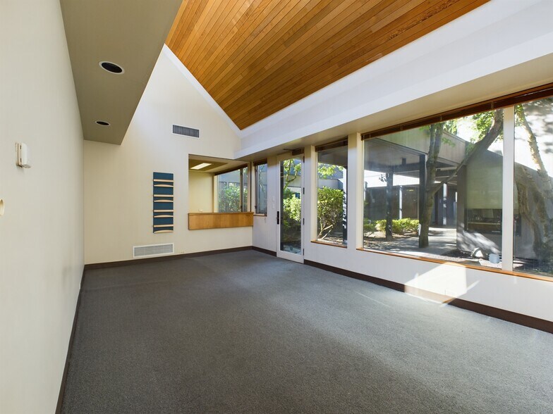 545 SE Oak St, Hillsboro, OR à vendre - Photo du bâtiment - Image 2 de 4