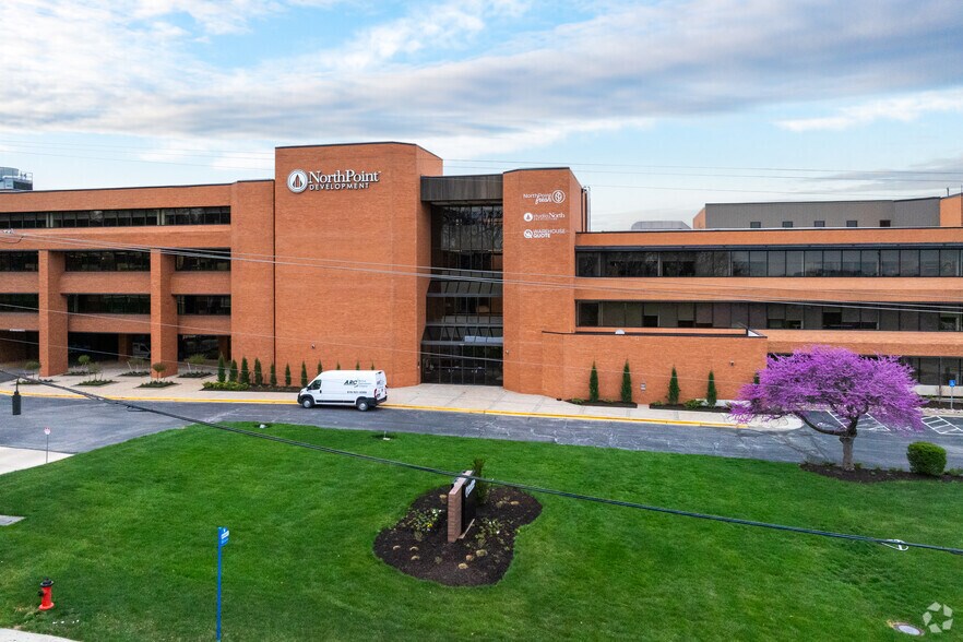 3315 N Oak Tfwy, Kansas City, MO à louer - Photo du bâtiment - Image 2 de 10