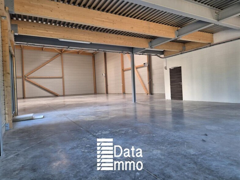 Industrial in Courtry for lease - Building Photo - Image 3 of 10