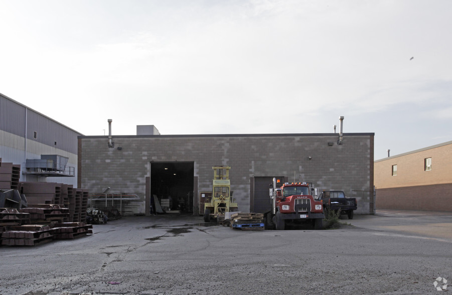 217 Wilkinson Rd, Brampton, ON for lease - Building Photo - Image 2 of 2