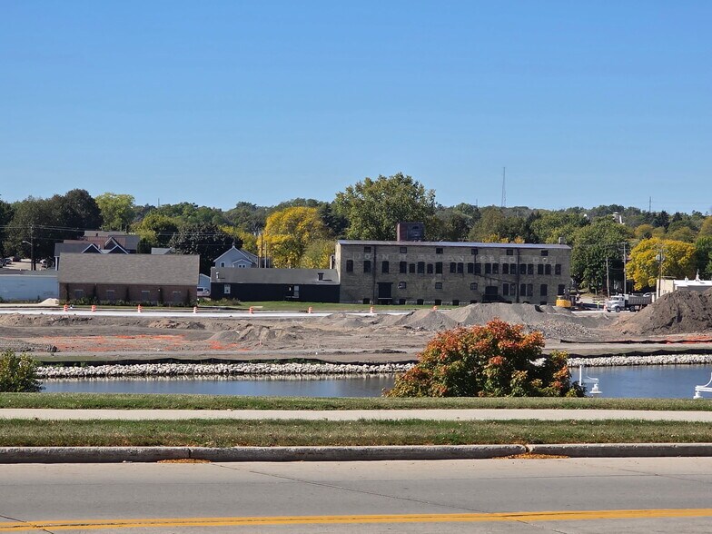 1223 New York Ave, Sheboygan, WI à vendre - Photo du bâtiment - Image 2 de 45