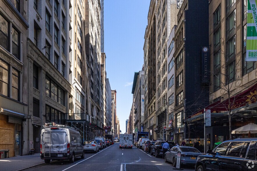 34 W 36th St, New York, NY à louer - Photo du bâtiment - Image 3 de 4