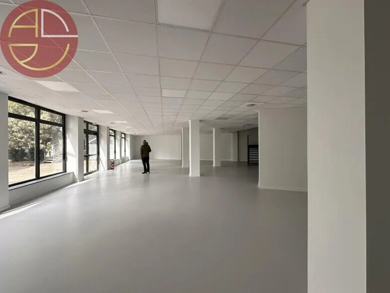 Flex in Labège for lease - Interior Photo - Image 2 of 10