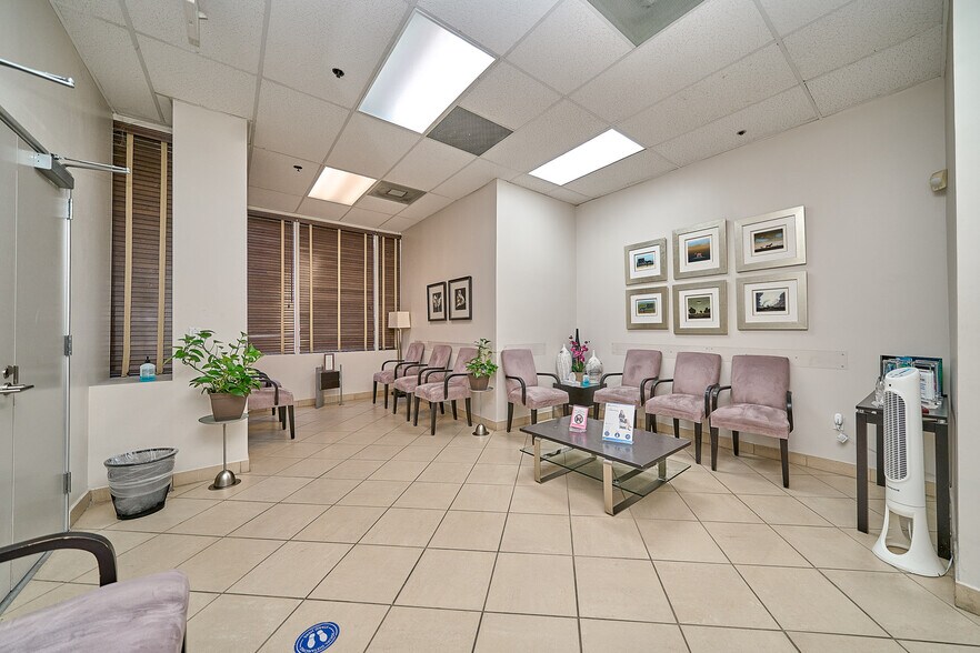 8737 Beverly Blvd, West Hollywood, CA à vendre - Photo du bâtiment - Image 3 de 109