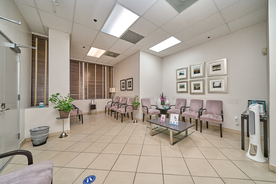 8737 Beverly Blvd, West Hollywood, CA à vendre - Photo du bâtiment - Image 3 de 109
