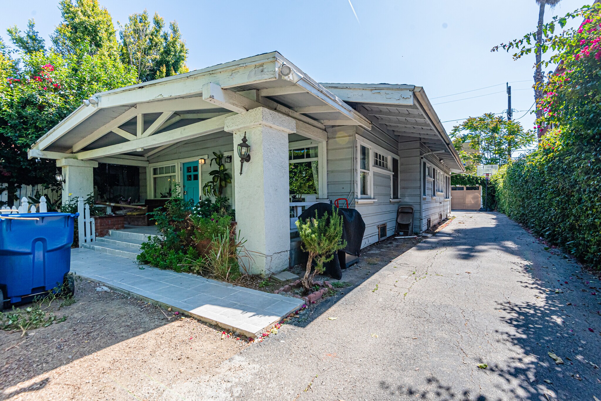 1130 N Beachwood Dr, Los Angeles, CA à vendre Photo du bâtiment- Image 1 de 17