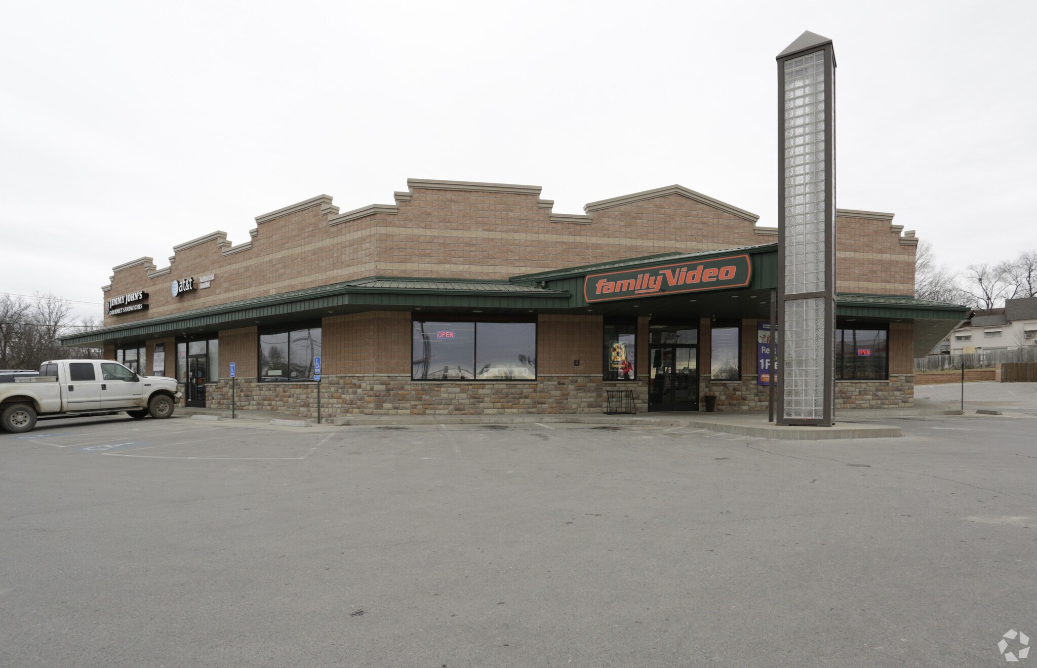 301-317 S Commercial St, Harrisonville, MO for lease Primary Photo- Image 1 of 3