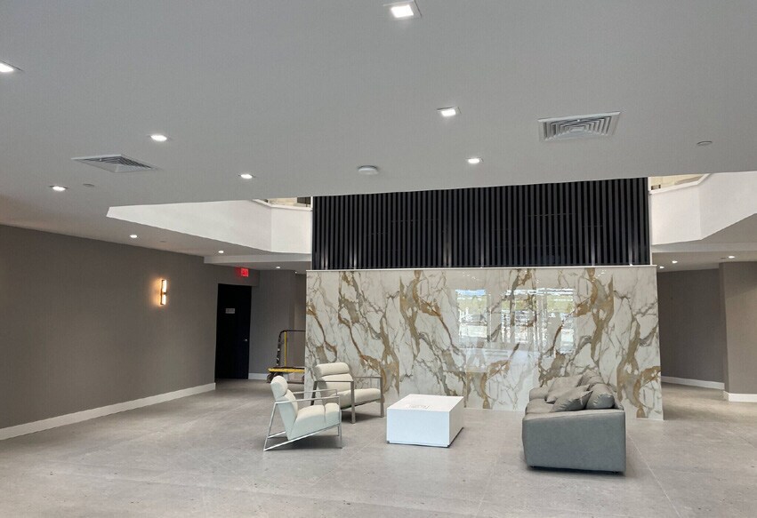 710 Route 46 E, Fairfield, NJ à vendre - Hall d’entrée - Image 2 de 4