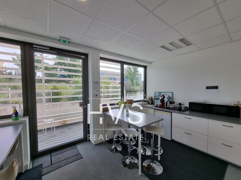 595 Avenue Galilée, Aix-en-Provence for lease - Interior Photo - Image 2 of 11