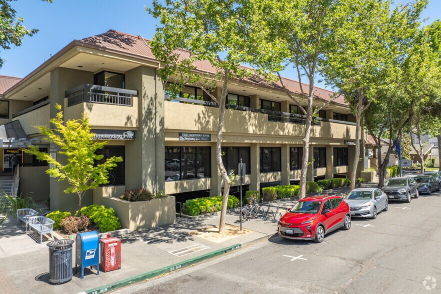 508 2nd St, Davis, CA à louer - Photo du bâtiment - Image 1 de 9