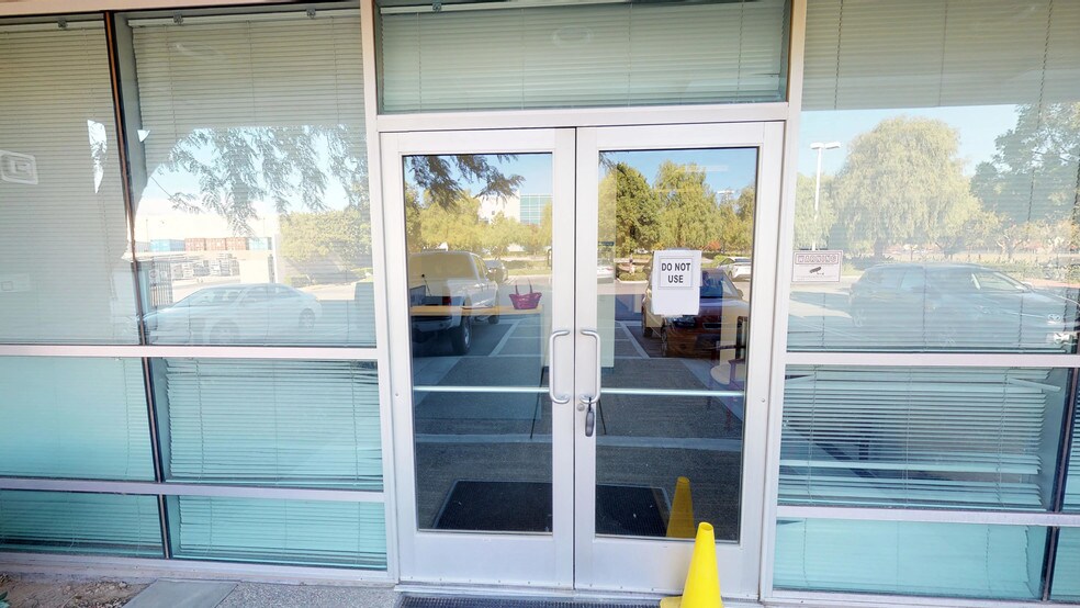 10681 Production Ave, Fontana, CA à louer - Numérisation 3D de Matterport - Image 3 de 13