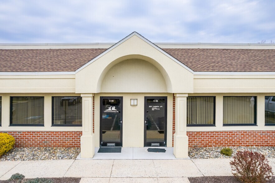 2209 Quarry Dr, West Lawn, PA à louer - Photo du bâtiment - Image 3 de 5