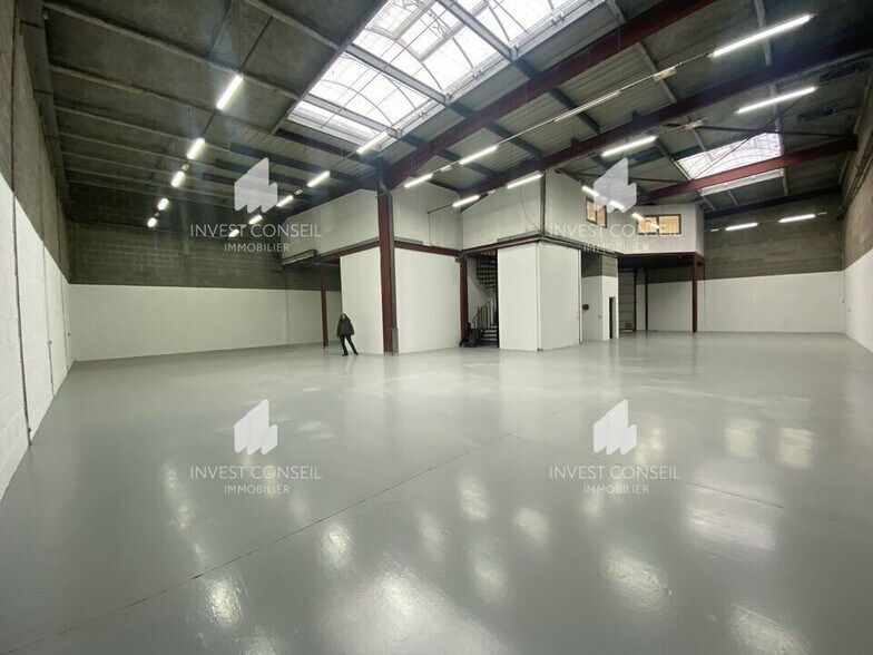 Flex dans Le Thillay à louer - Photo du bâtiment - Image 2 de 11