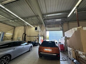 Retail in Corbeil-Essonnes for lease Interior Photo- Image 2 of 3