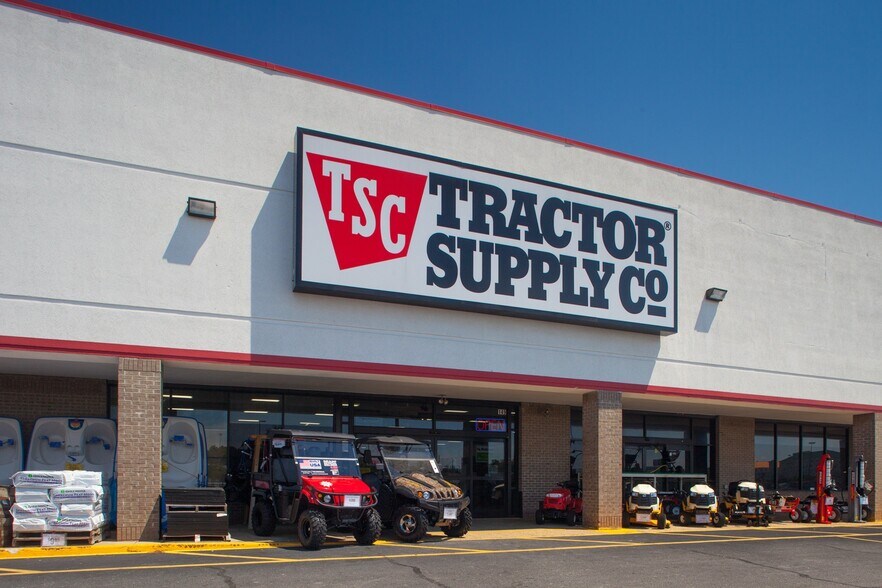 121 S Virginia Ave, Tifton, GA for lease - Building Photo - Image 2 of 7