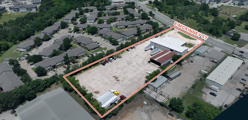 3910 E McKinney St, Denton, TX à louer - Photo du bâtiment - Image 1 de 13