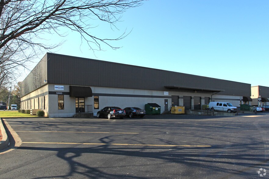 5680-5682 Shepherdsville Rd, Louisville, KY à louer - Photo du bâtiment - Image 2 de 14