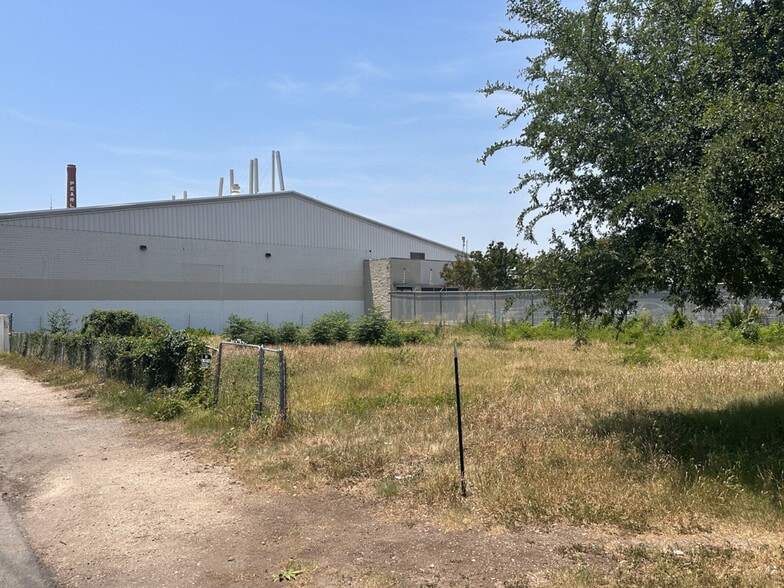 216 E Josephine St, San Antonio, TX à louer - Photo du bâtiment - Image 3 de 5