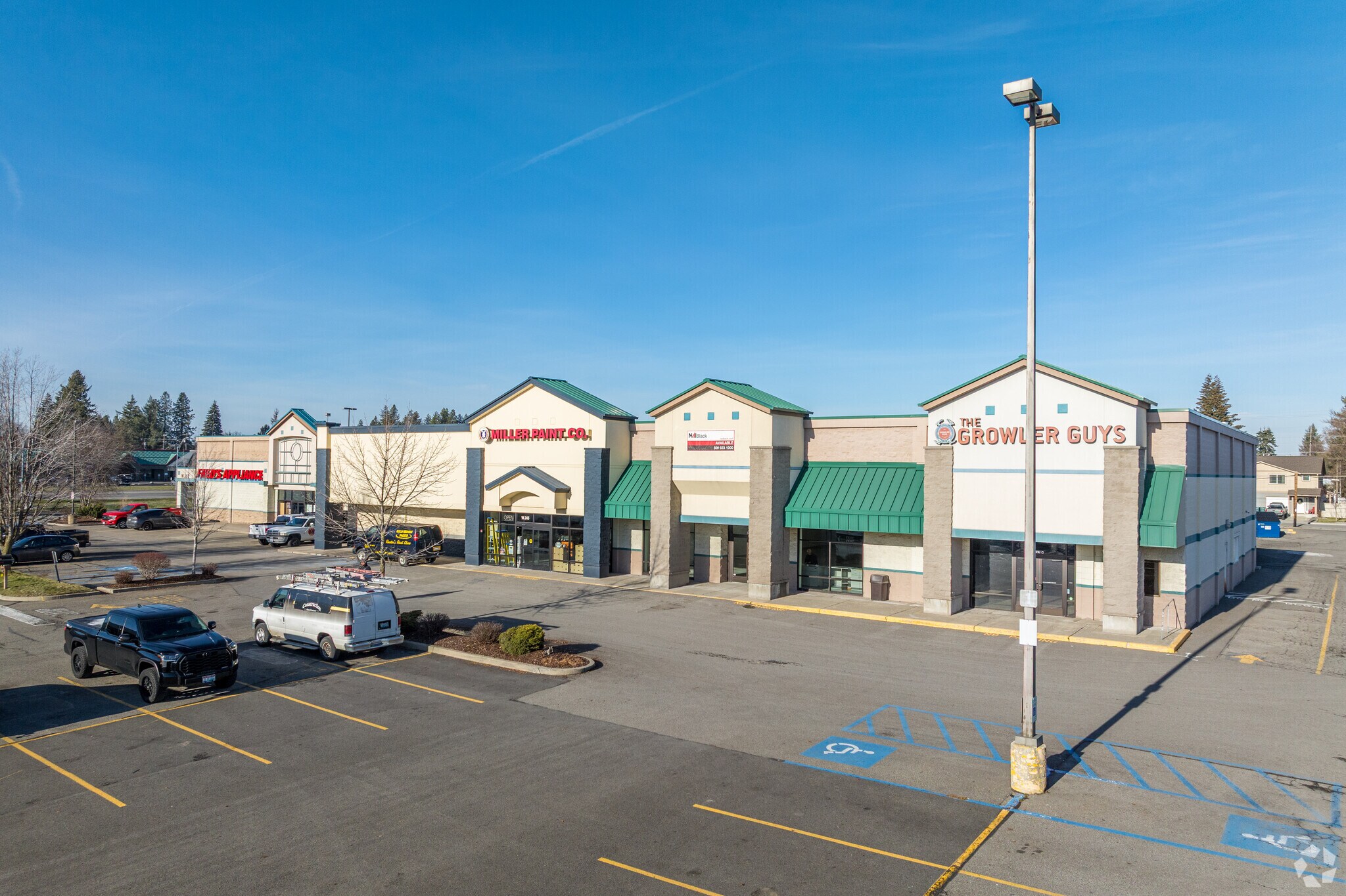 225-255 W Appleway Ave, Coeur d'Alene, ID for lease Primary Photo- Image 1 of 7