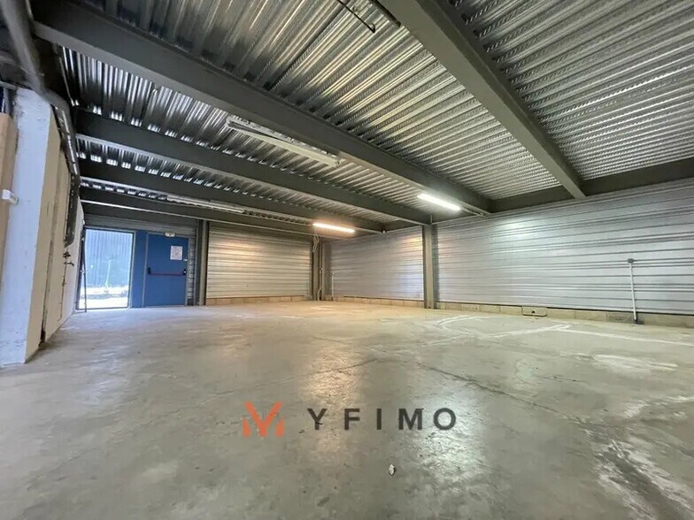 Flex in Aubergenville for sale - Interior Photo - Image 2 of 6
