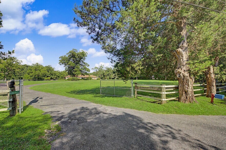7621 Chellie Rd, Pensacola, FL à vendre - Photo du bâtiment - Image 2 de 11