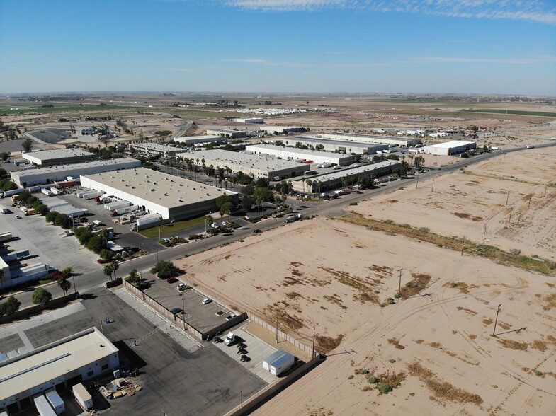 350 Rood Rd, Calexico, CA à louer - Photo du bâtiment - Image 1 de 4