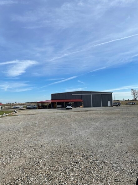 13360 US Highway 62 NE, Mount Sterling, OH for sale - Building Photo - Image 2 of 6