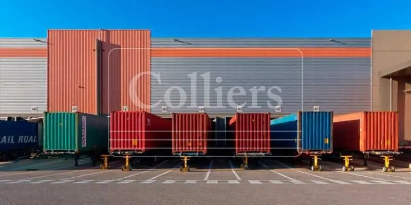 Flex dans Saint-Martin-de-Crau à louer Photo de construction- Image 1 de 4