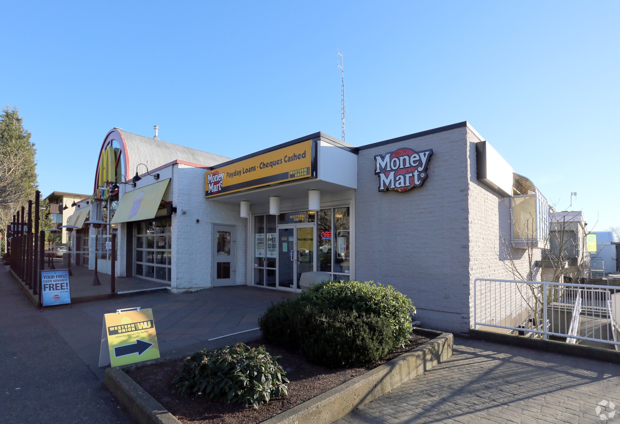 1149 Esquimalt Rd, Esquimalt, BC for lease Primary Photo- Image 1 of 5