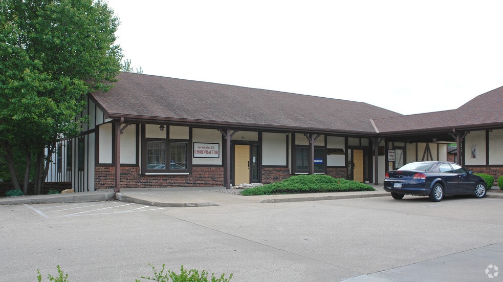 2721 W 6th St, Lawrence, KS à vendre - Photo du bâtiment - Image 2 de 28