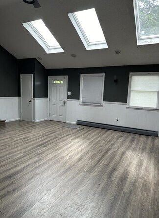 Plus de détails pour 74 William St, South Glens Falls, NY - Bureau à louer