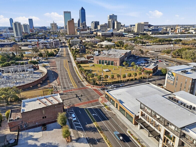 1100 N Main St, Jacksonville, FL à louer - Photo du bâtiment - Image 2 de 13