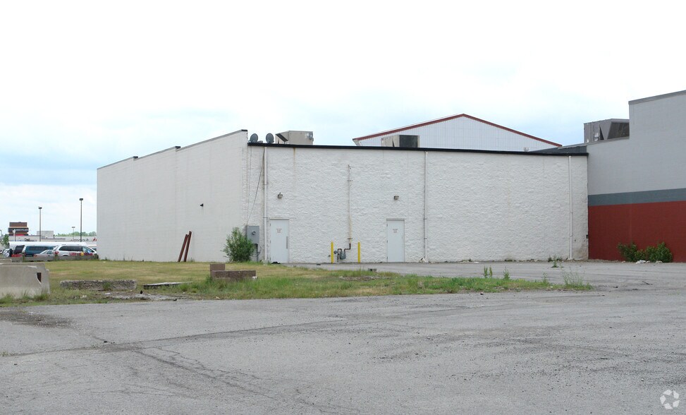 360 Jay Scutti Blvd, Rochester, NY à vendre - Photo du bâtiment - Image 3 de 4