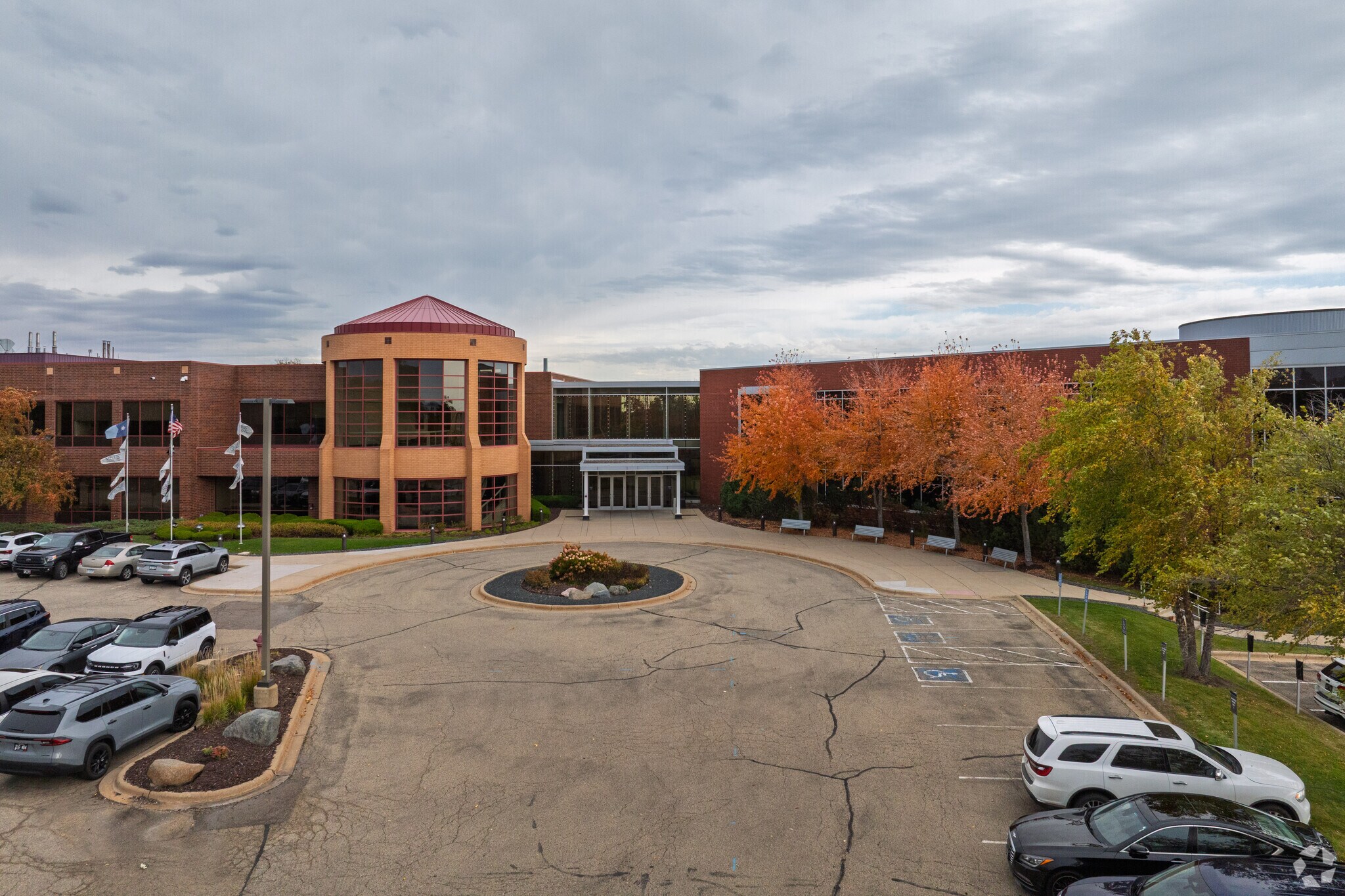 10700 Bren Rd W, Minnetonka, MN for lease Primary Photo- Image 1 of 17