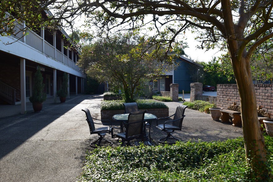 10988 N Harrells Ferry Rd, Baton Rouge, LA for lease - Building Photo - Image 3 of 10