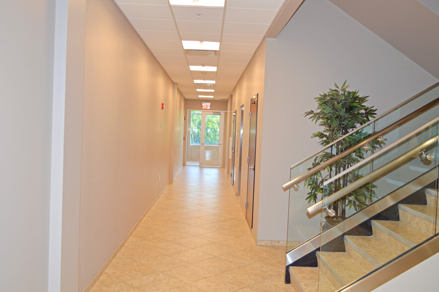 540 White Pond Dr, Akron, OH for lease - Building Photo - Image 3 of 3