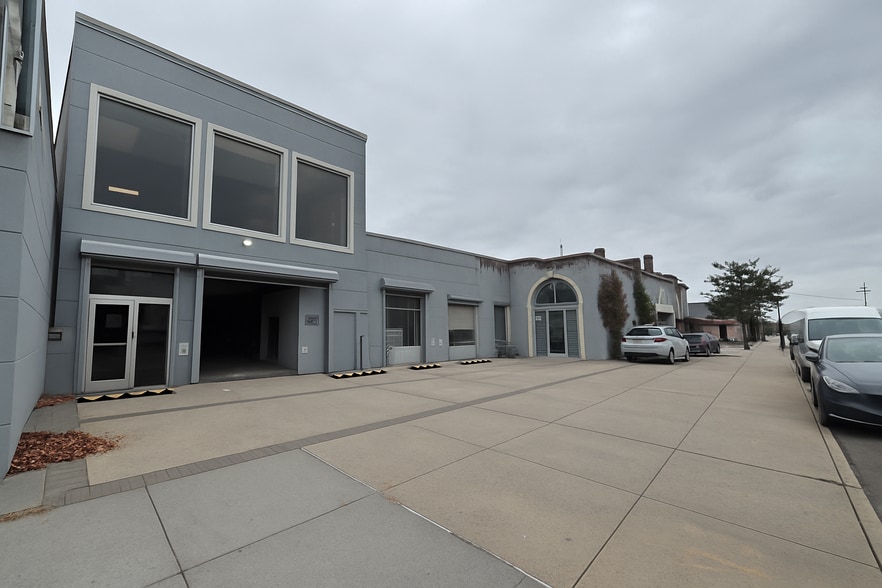 12419 Metropolitan Ave, Kew Gardens, NY for lease - Building Photo - Image 1 of 2