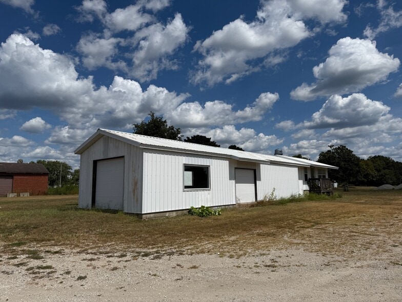 18 Broadway st, Herrick, IL for sale - Primary Photo - Image 1 of 16