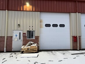 200 Old County Cir, Windsor Locks, CT for lease Interior Photo- Image 1 of 10