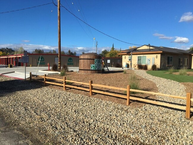 Plus de détails pour 30455 Auberry Rd, Prather, CA - Spécialité à vendre