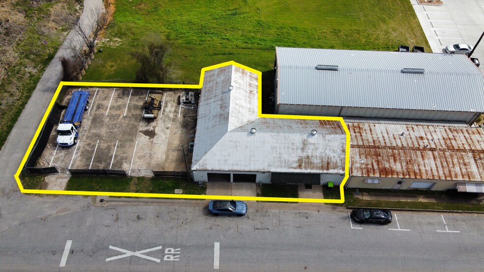 105 S 2nd St, Richmond, TX à vendre - Photo du bâtiment - Image 1 de 11