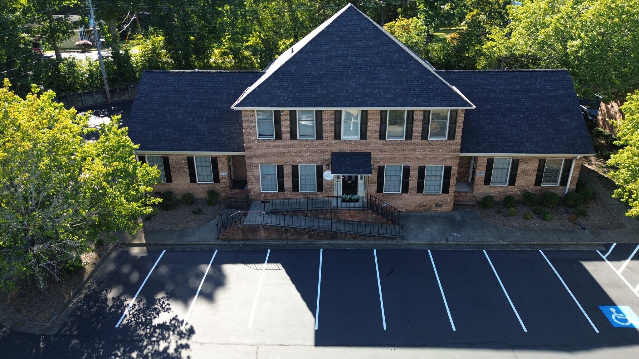 1377 E Garrison Blvd, Gastonia, NC à louer Photo du bâtiment- Image 1 de 23