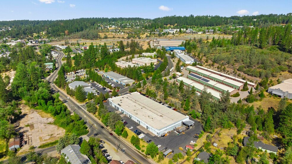 110 Spring Hill Dr, Grass Valley, CA à vendre - Photo du bâtiment - Image 3 de 4