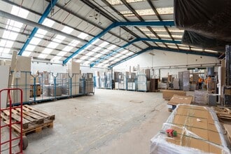 Turnpike Close, Rochdale for lease Interior Photo- Image 2 of 24