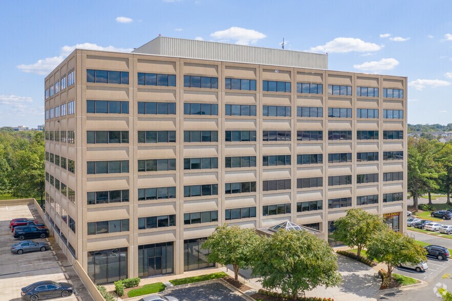 11781 Lee Jackson Hwy, Fairfax, VA à louer - Photo du bâtiment - Image 2 de 12