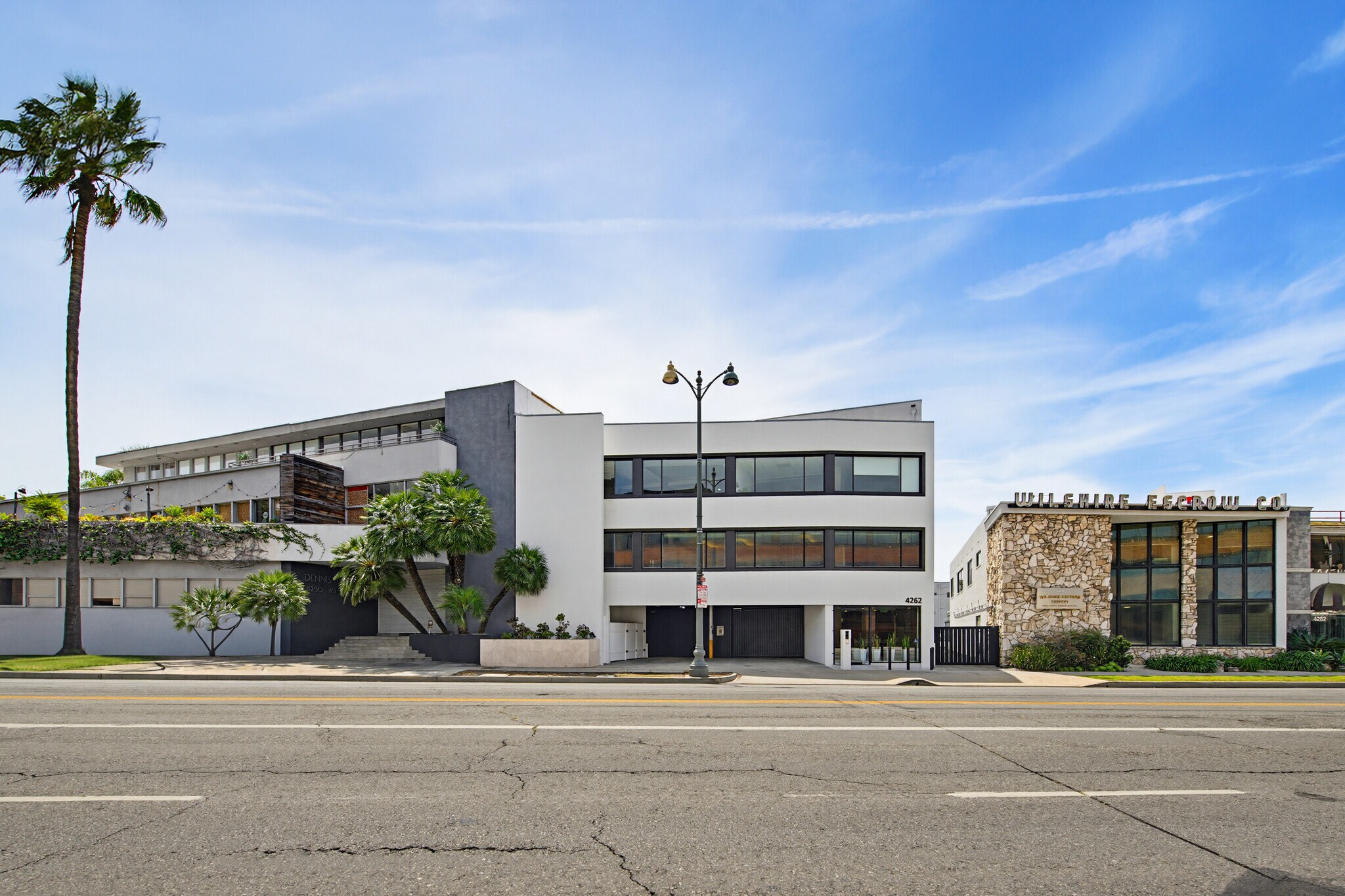 4262 Wilshire Blvd, Los Angeles, CA à louer Photo principale- Image 1 de 16
