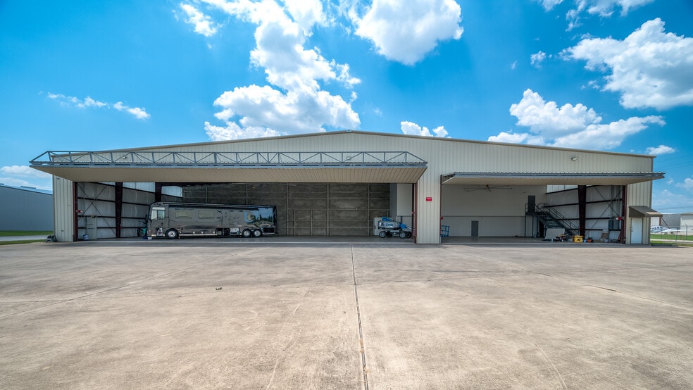 20115 Stuebner Airline Rd, Spring, TX for lease - Building Photo - Image 1 of 26