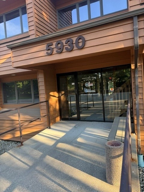 5930 Seminole Centre Ct, Madison, WI for lease Interior Photo- Image 1 of 11