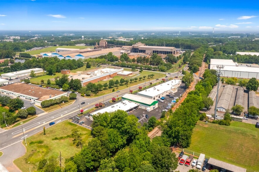 8424-8432 Old Statesville Road Rd, Charlotte, NC for sale - Building Photo - Image 3 of 8